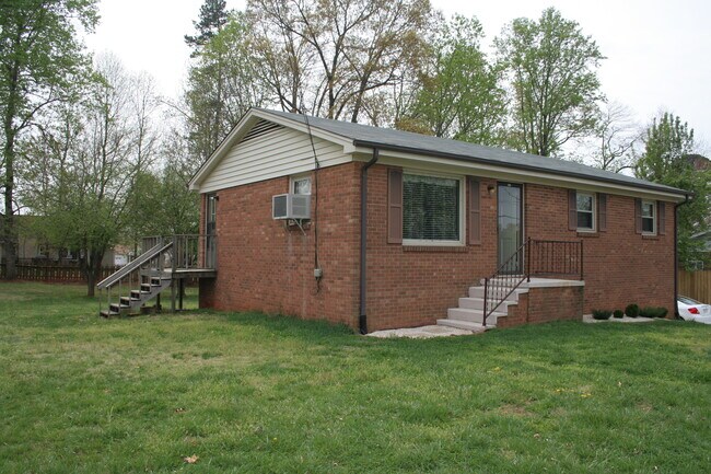 Foto del edificio - 3695 Weyland Dr