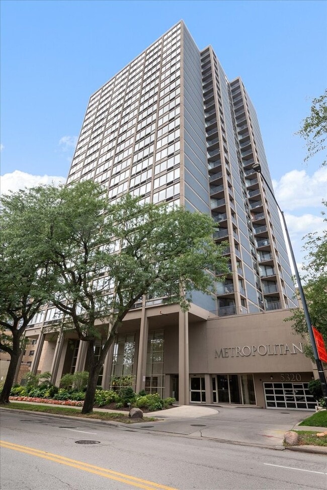 Building Photo - 5320 N Sheridan Rd