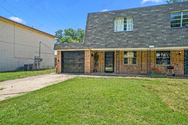 Building Photo - 2500 Hollandale Cir