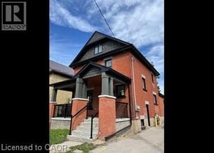 Building Photo - 322 Huron St