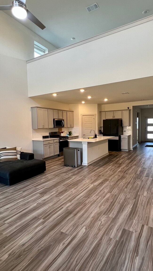 Building Photo - 14004 Lubeck Dr