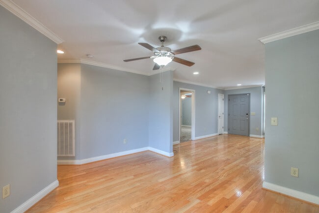 Building Photo - 239 Tulip Hill Dr