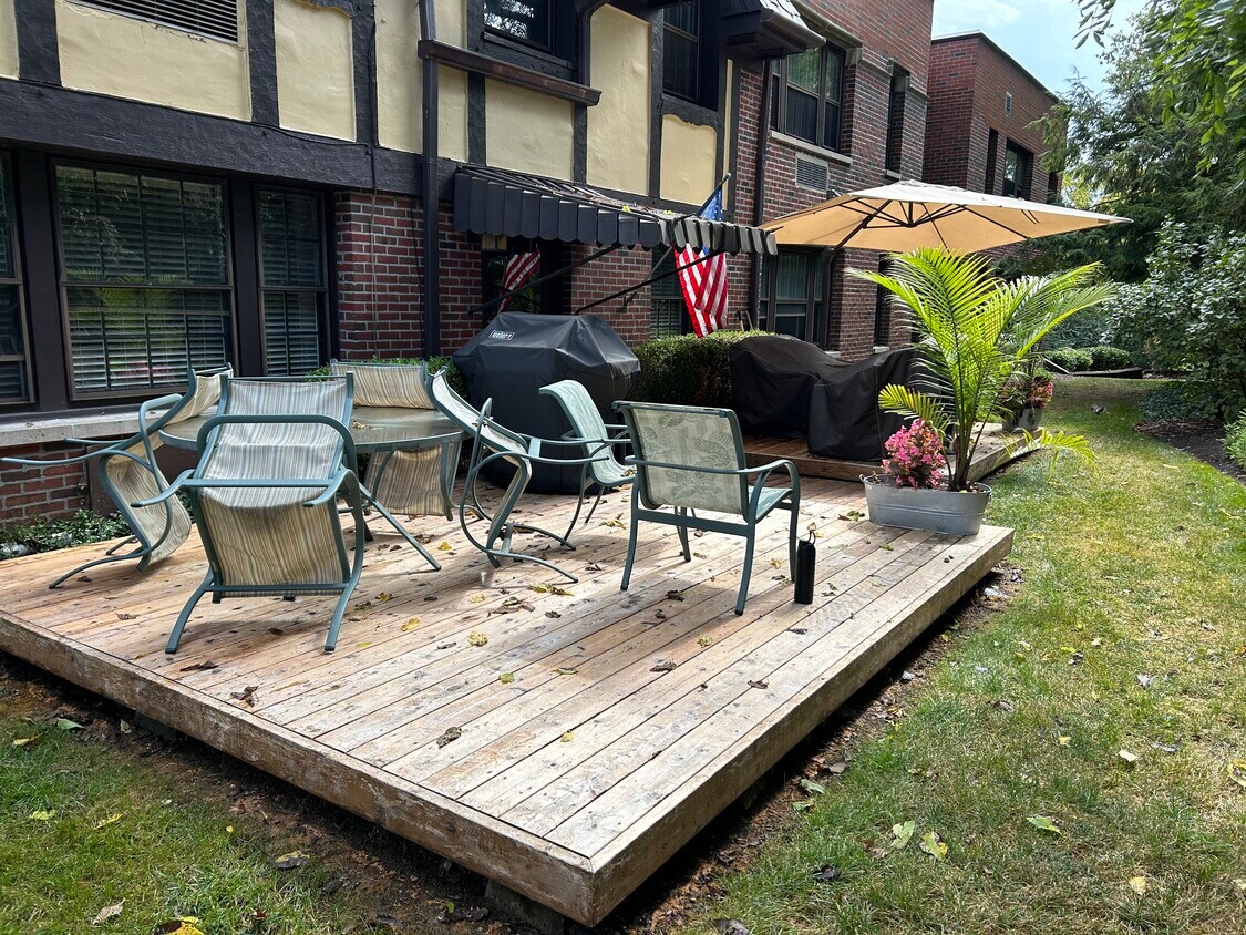 1211 Far Hills Ave Unit Manor 2, Oakwood, OH 45419 Condo for Rent in