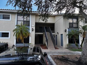 Building Photo - 1515 Lake Crystal Dr