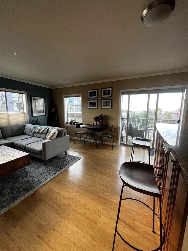 Living Room - 1125 E Olive St