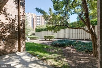 Building Photo - 1775 S Hayes St