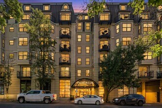 Building Photo - 425 Vine St