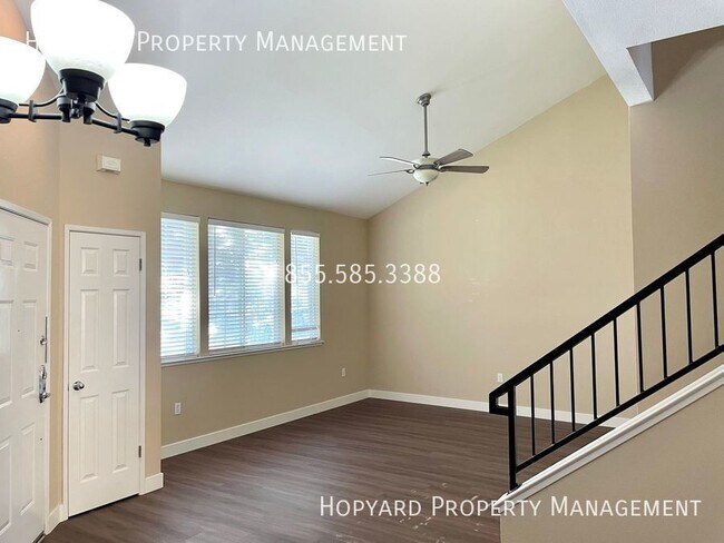 Building Photo - Bright Dual Master Suite Townhouse in Down...