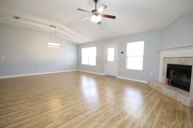 Building Photo - 2418 Flintstone Dr