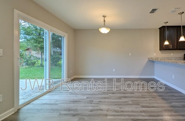 Foto del edificio - 12802 Gillespie Ave