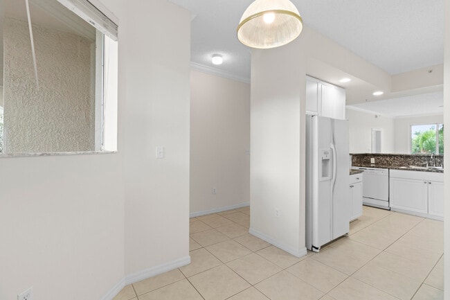 Building Photo - 26 Royal Palm Way