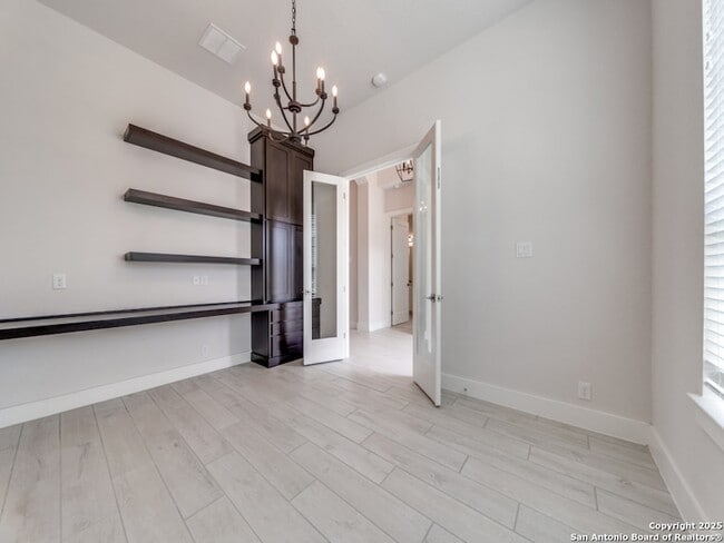 Foto del edificio - 122 Wildrose Hill Dr