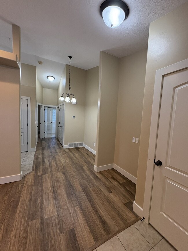 Building Photo - 1165 N 220 W