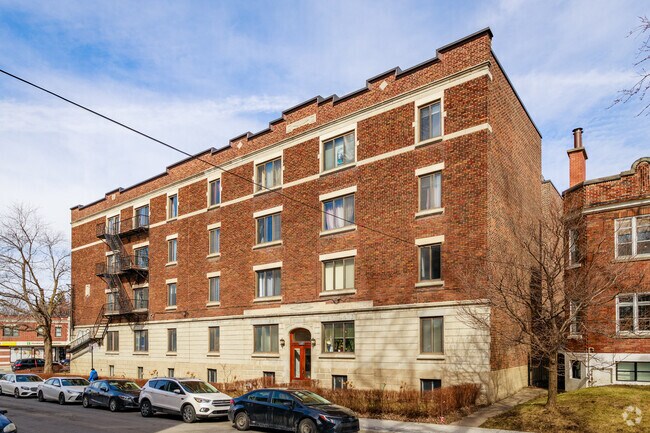 Building Photo - 5360 Ch De La Côte-Saint-Luc