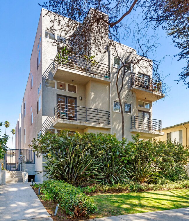 Wonderful Curb Appeal - 907 Lincoln Blvd