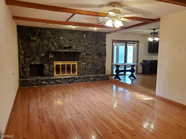 Foto del edificio - 3 br, 3 bath House - 1921 Burr Pkwy