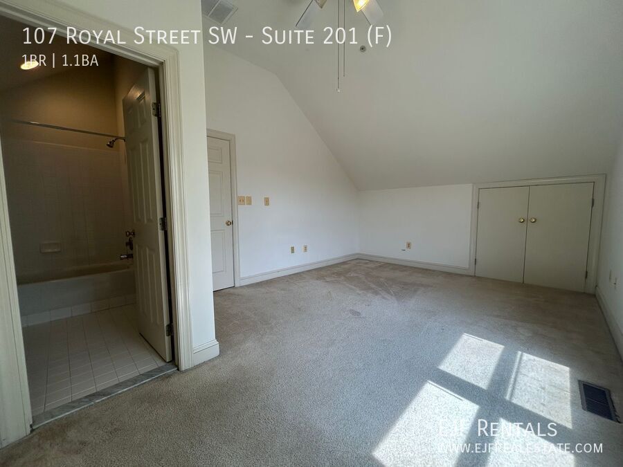 Foto del edificio - 107 Royal St SW