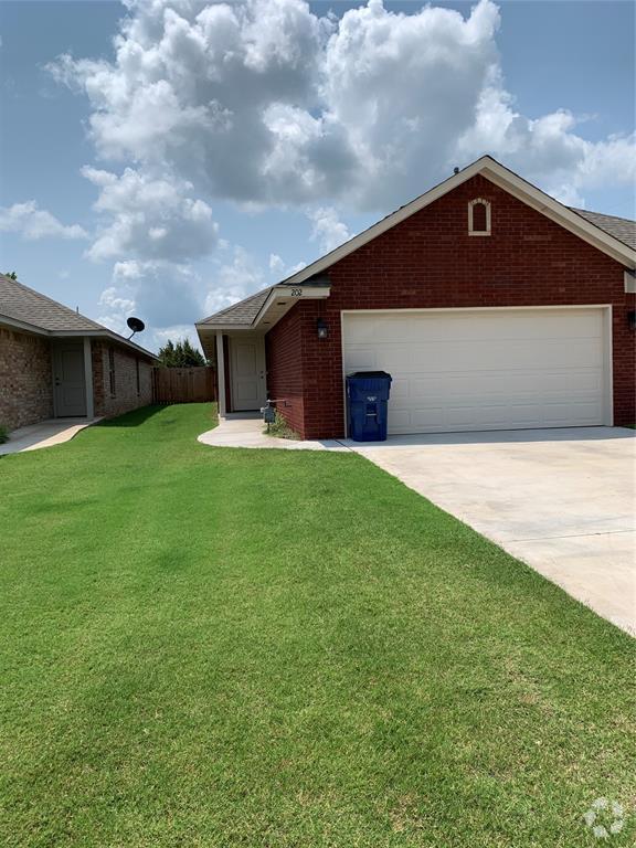 Building Photo - 202 Woodbriar Rd