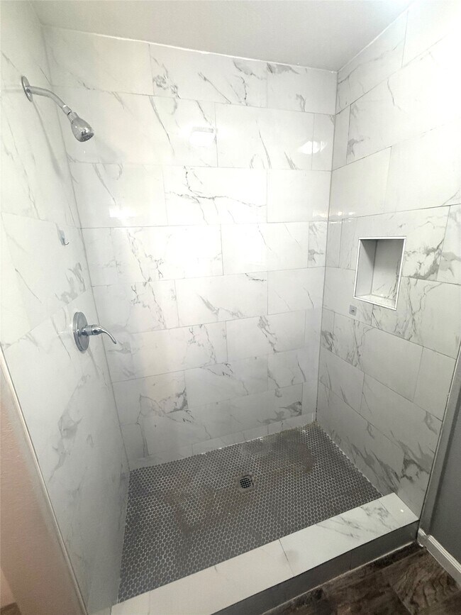 Building Photo - 12 Willow Ln