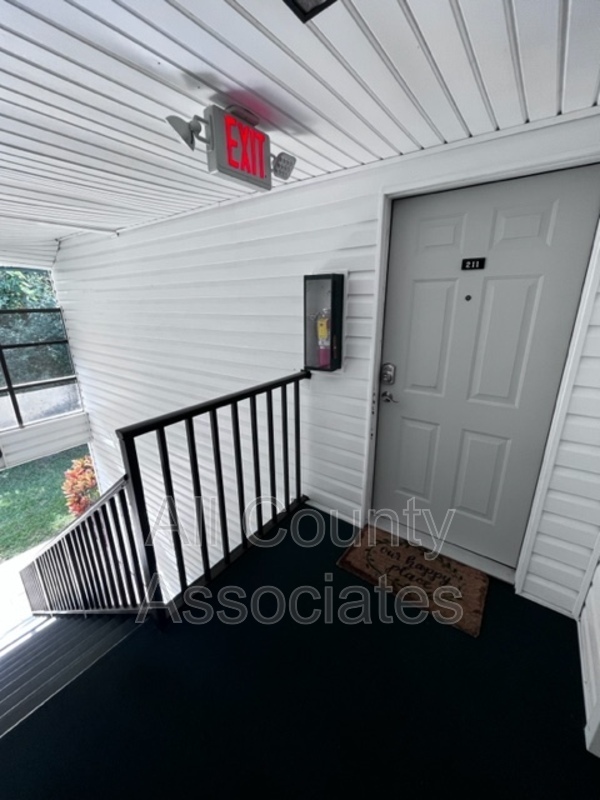 Foto del edificio - 3277 Fox Chase Cir