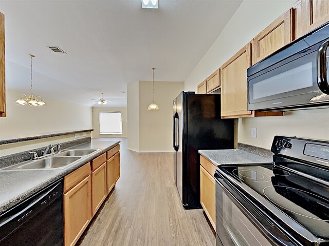 Building Photo - 7106 Heathers Place