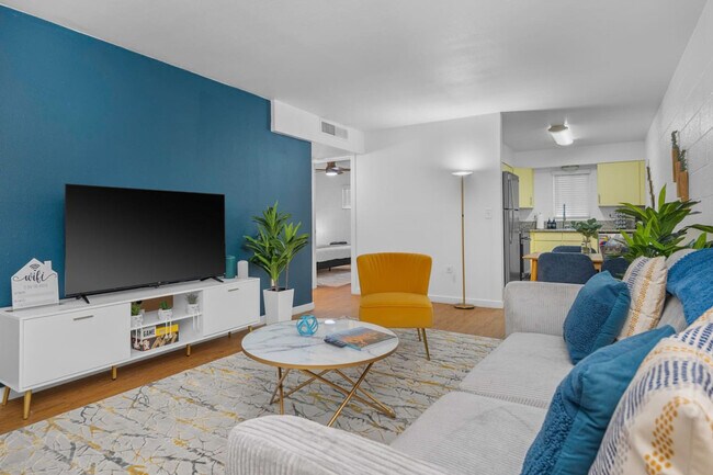 Building Photo - 109 E Broadway Rd