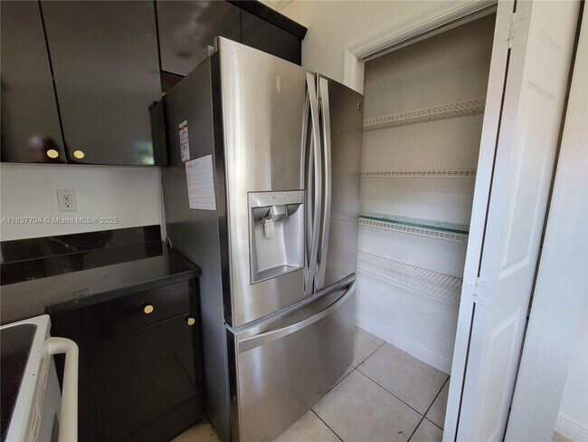 Foto del edificio - 4949 SW 134th Ave
