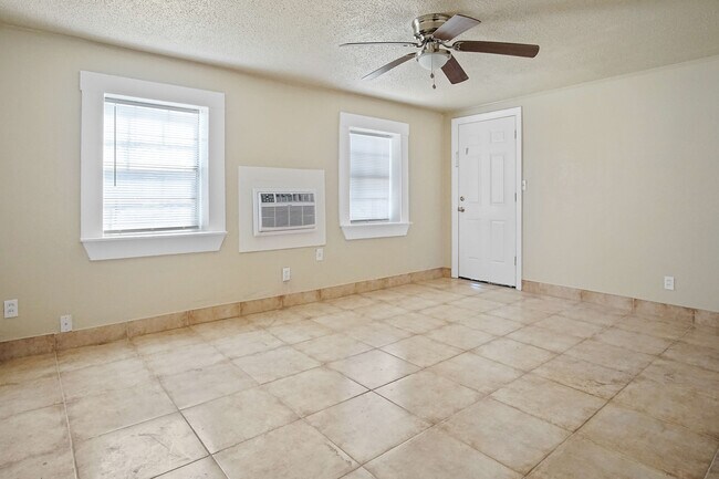 Foto del edificio - 6905 NW 13th St