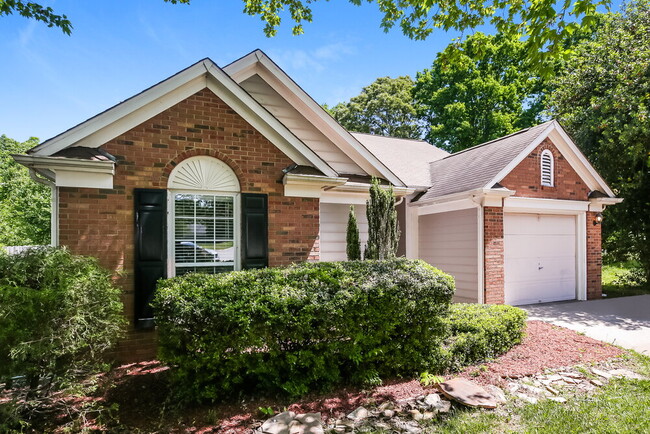 Building Photo - 545 Holburn Ct SW