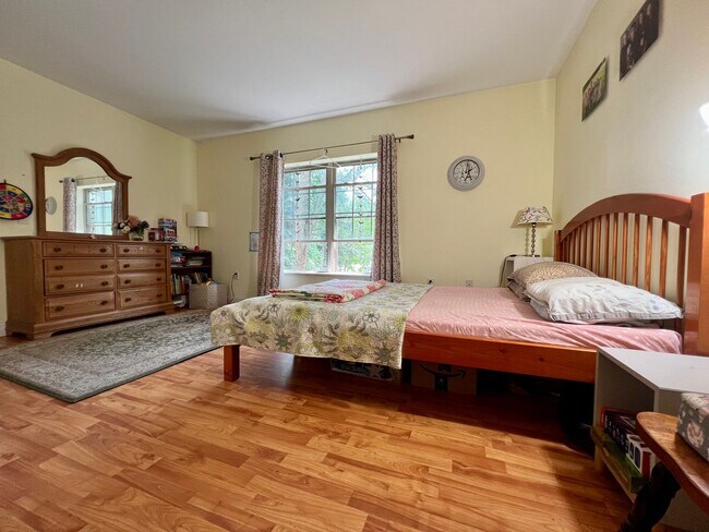 Foto del edificio - 3 bedroom / 3 bathroom plus study townhous...