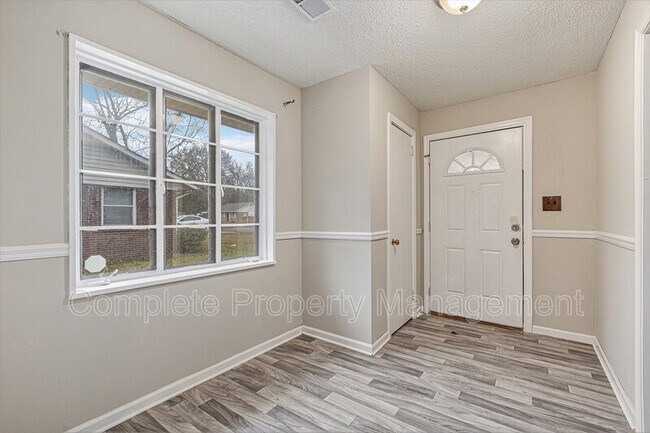 Building Photo - 532 Elam St