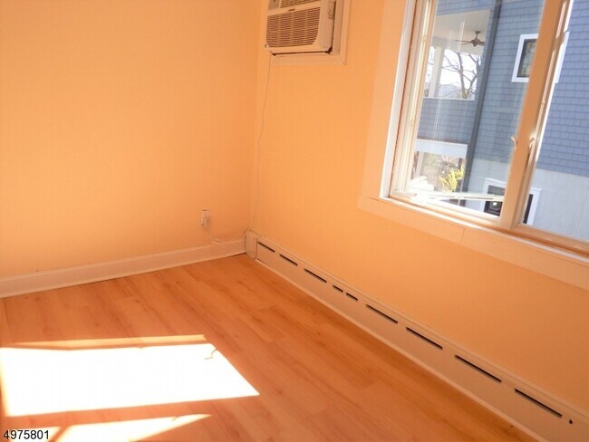 Building Photo - 18 Iroquois Trail