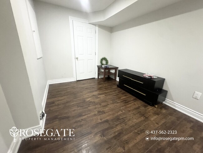Photo du bâtiment - 2-Bedroom + Den Basement Apartment with Internet & Parking – Brampton