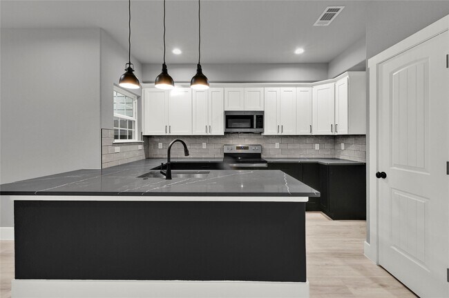 Foto del edificio - 7415 Hezekiah Ln