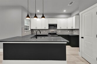 Building Photo - 7415 Hezekiah Ln