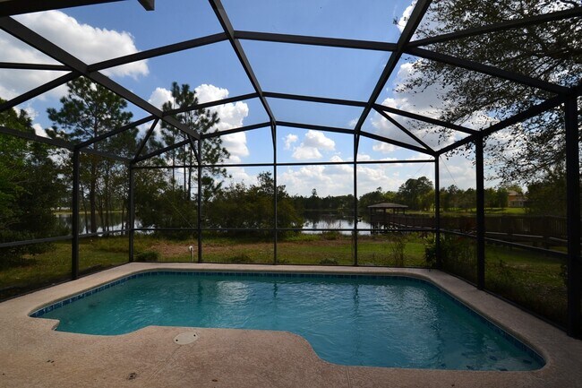 Foto del edificio - 4 BR Lakefront & Pool Home