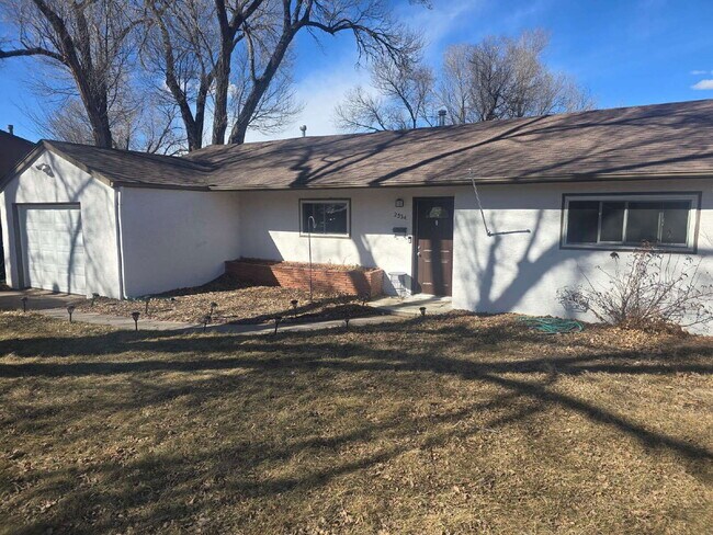 Building Photo - 2534 E San Miguel St