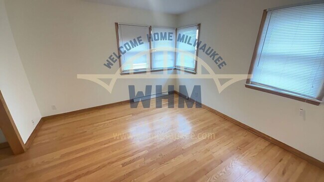 Foto del edificio - 616 N 99th St