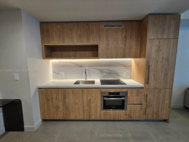 Building Photo - 11 NE 6th St