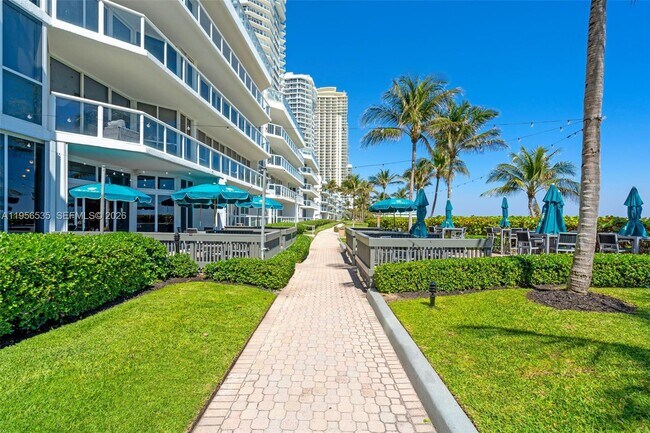 Foto del edificio - 16485 Collins Ave