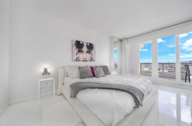 Foto del edificio - 1717 N Bayshore Dr