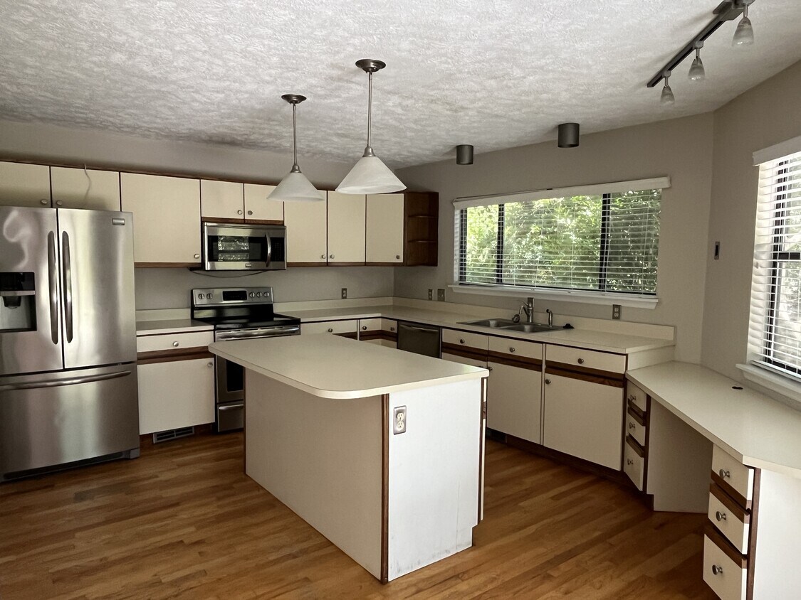 Foto del edificio - 5480 Eastwind Rd