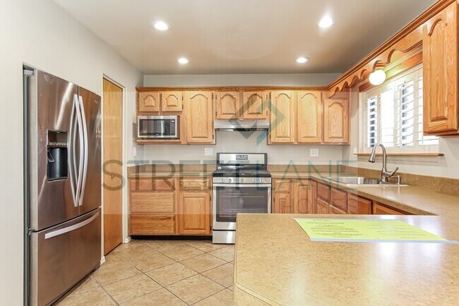 Building Photo - REDUCED!