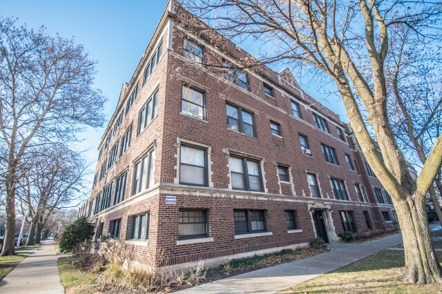 Foto del edificio - 7044 N Greenview Ave