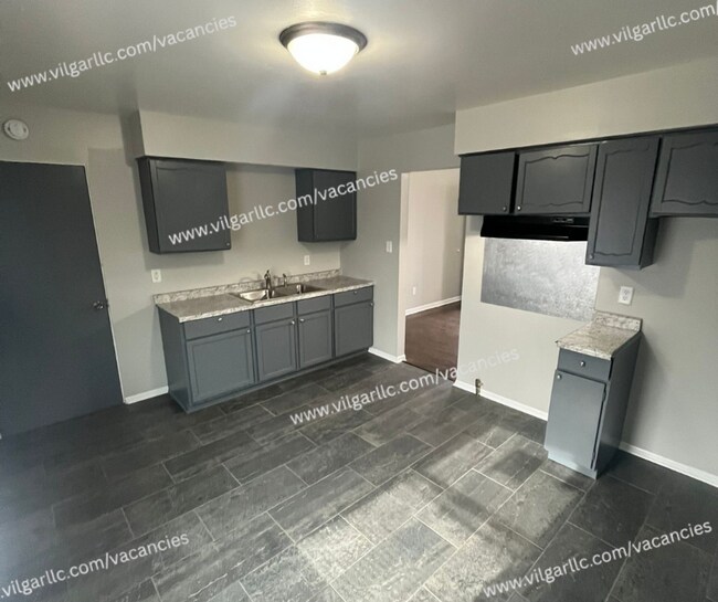 Foto del edificio - 3 Large Bedrooms • 1 Bathroom home in Gary...