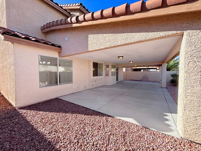 Foto del edificio - 4 Bedroom Home with Bed and Bath Downstairs - In Summerlin