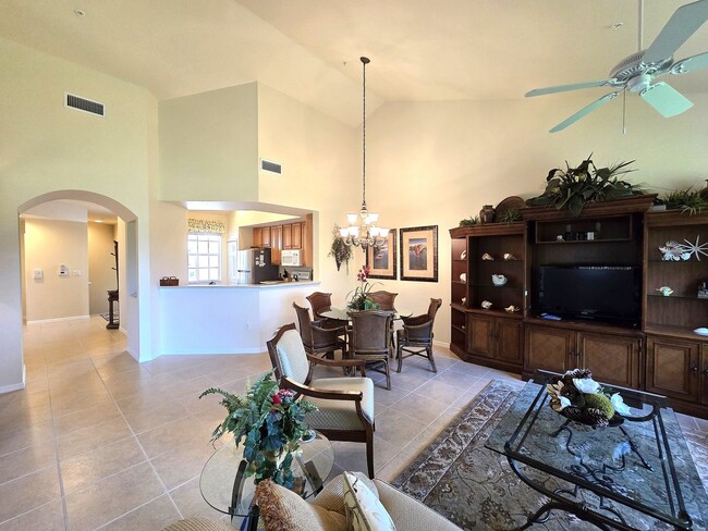 Building Photo - ** PELICAN LANDING ** 3 BED / 2 BATH - GAR...
