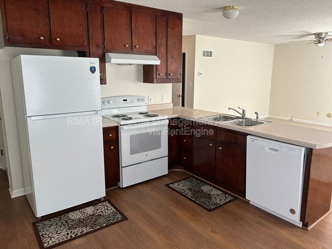 Building Photo - 21 Lisa Ln