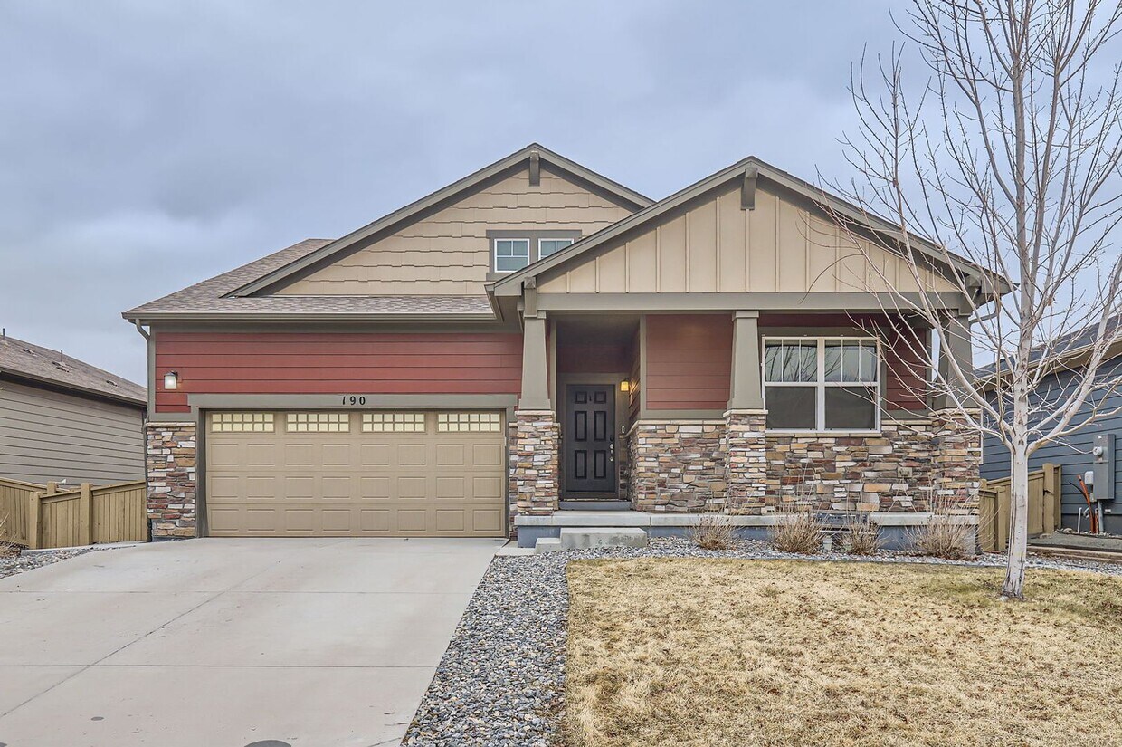 Primary Photo - Stunning 4-Bedroom Home in Peaceful Longmo...