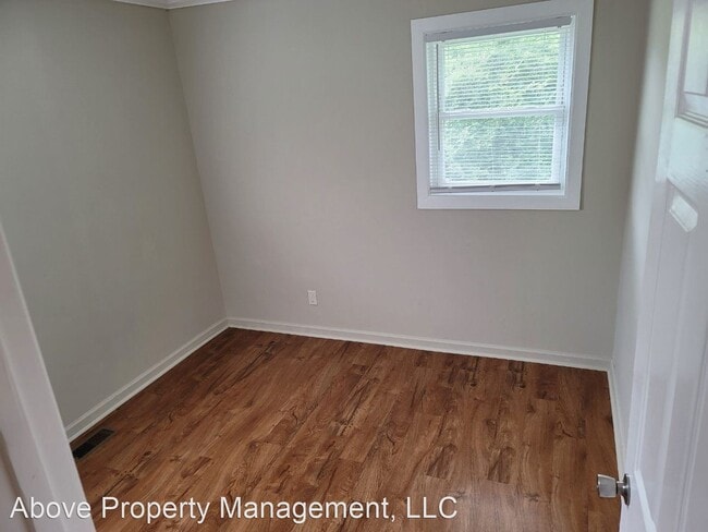 Building Photo - 3 br, 1 bath House - 695 Saxon Avenue